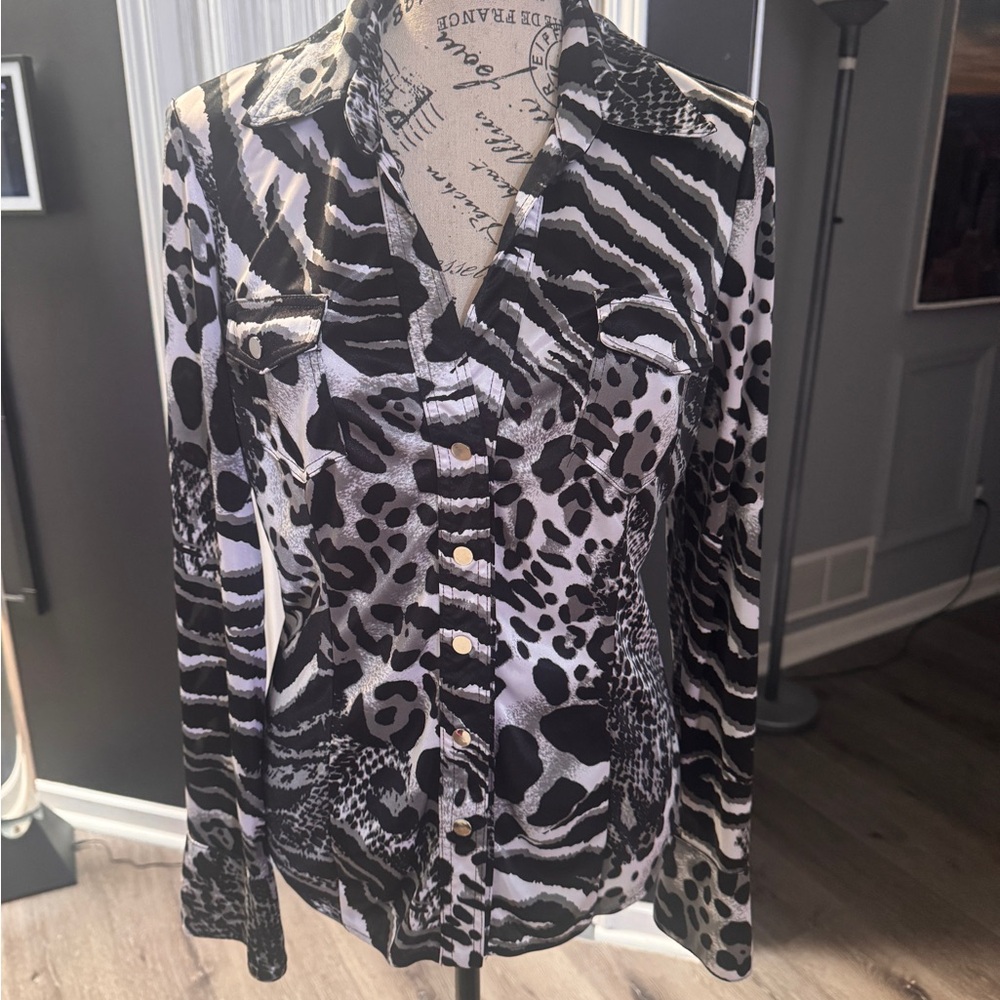 Cach’e Printed Button-Front Women's Shirt - Black & White Animal Mix